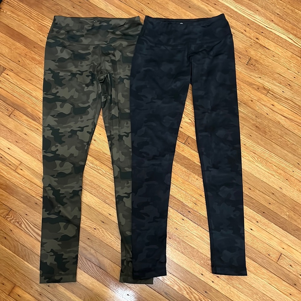 Women’s lot of 2 90 Degree By Reflex Camo Legging